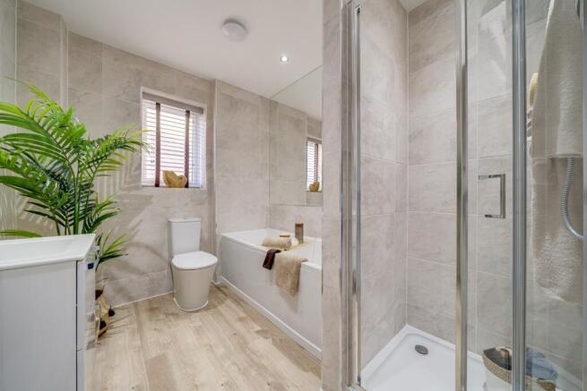 5 bed Detached for sale Image 12