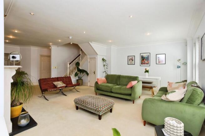 Living Room/Dining