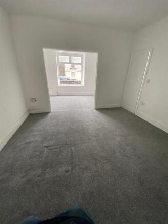 Bright and spacious living room with fresh déco...