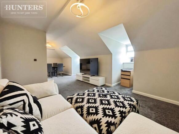 2 bed Penthouse to rent Image 6