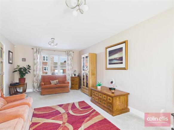 4 bed Detached for sale Image 5