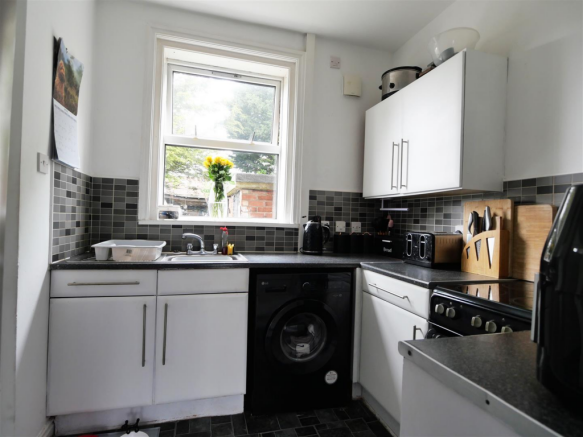 4 bed Semi-Detached for sale Image 6