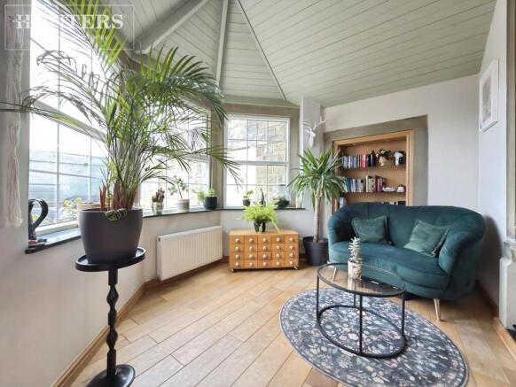 4 bed House for sale Image 8