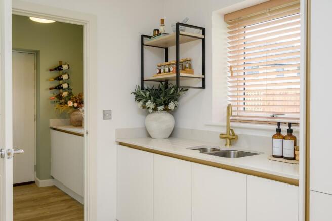 5 bed Detached for sale Image 5