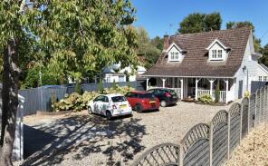 Diamond Hill, Brighton Road, Horsham RH13 8HB