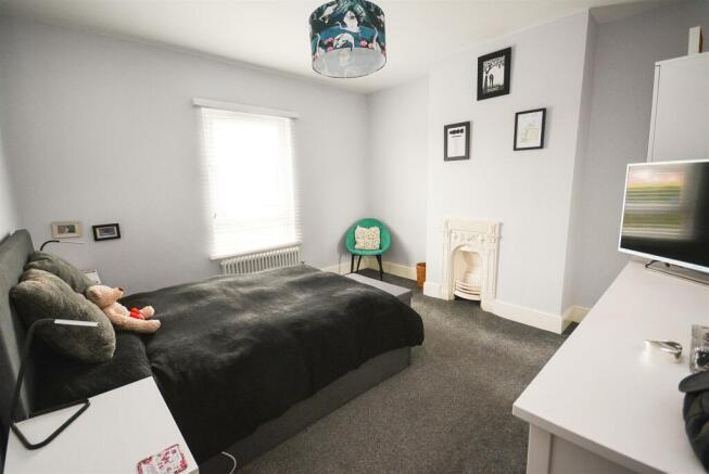 Bedroom 1.jpg