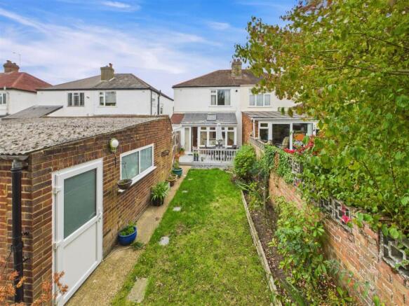 Cottimore Lane, Walton-On-Thames photo 4