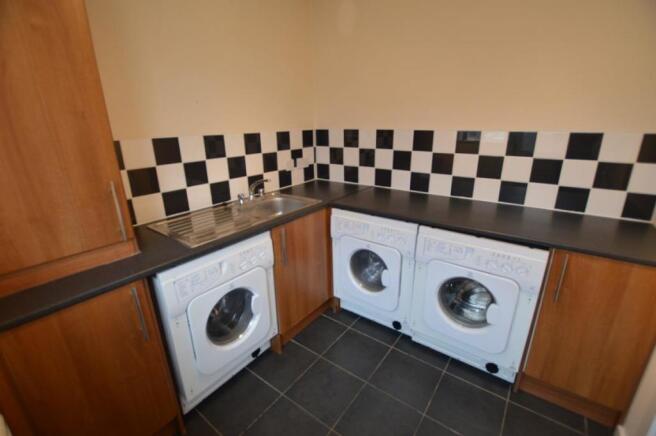 16 Fifth Avenue Utility Room.JPG