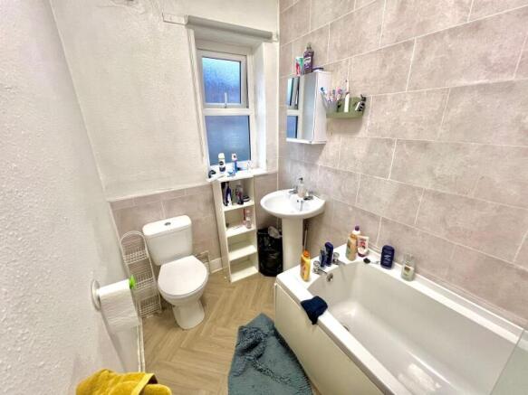4 bed Terraced to rent Image 6