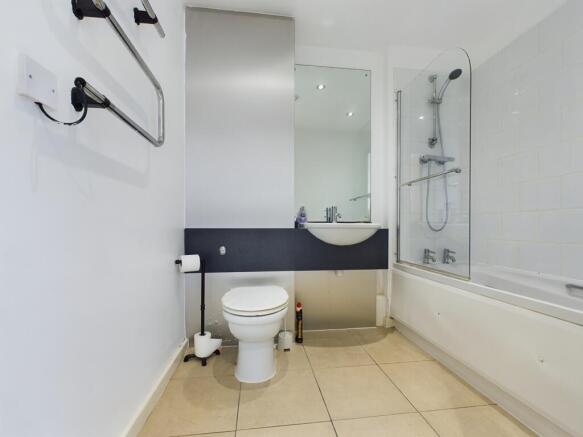 2 bed Apartment to rent Image 8