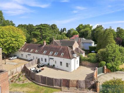 High Mead, Chigwell, Essex, IG7