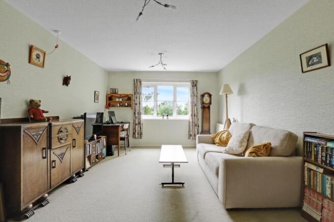 05-6451JHPropWorld - 22 Albermarle Lodge - 13.jpg