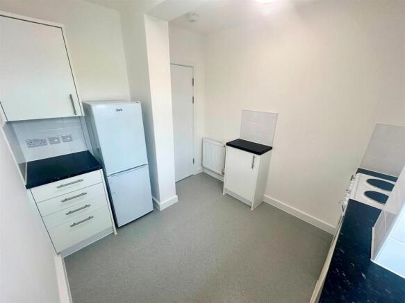 Kitchen 2.jpg