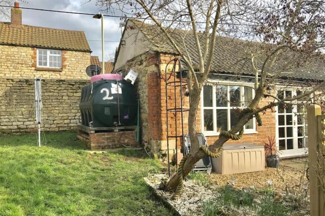 SIDE/REAR GARDEN