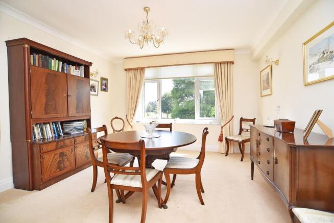 3 bed Flat for sale Image 7