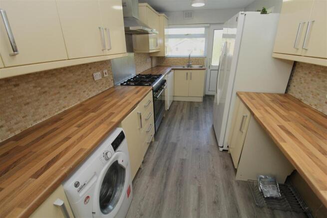 Kitchen2.JPG