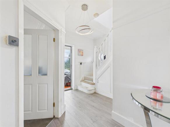 4 bed Semi-Detached for sale Image 5