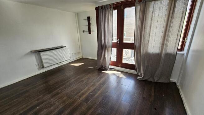 2 bed Apartment to rent Image 6