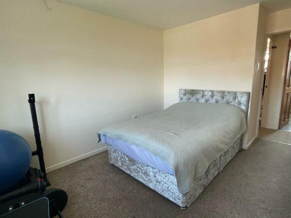 Bedroom..jpg