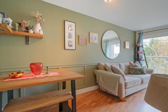 2 bed Flat for sale Image 5