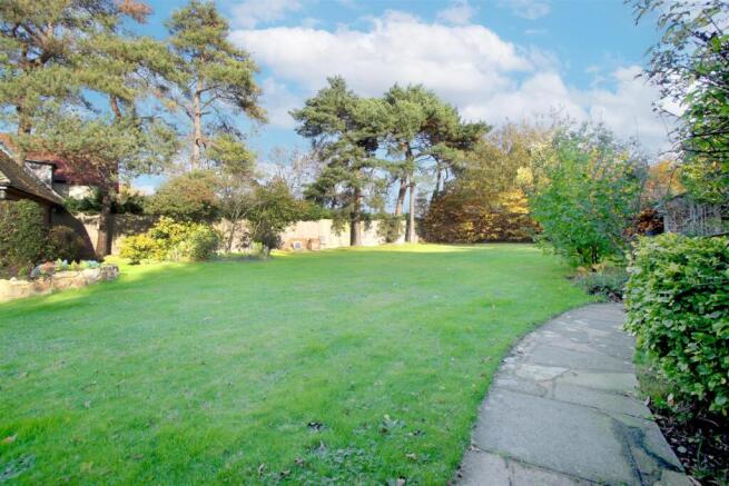 Rear Garden a.JPG