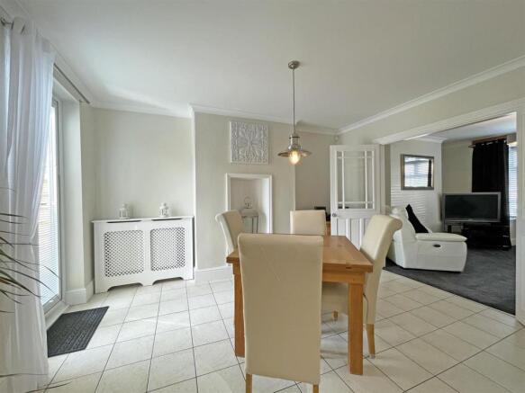 Sturdee road 41 dining room for inside.jpg