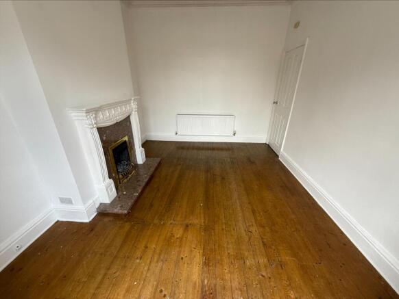 2 bed Terraced to rent Image 6