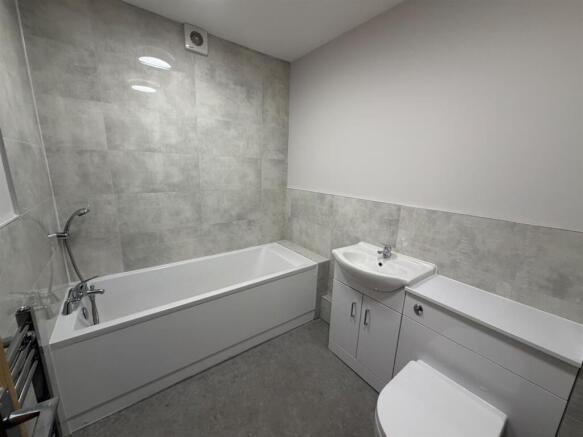 Bathroom 1.jpeg