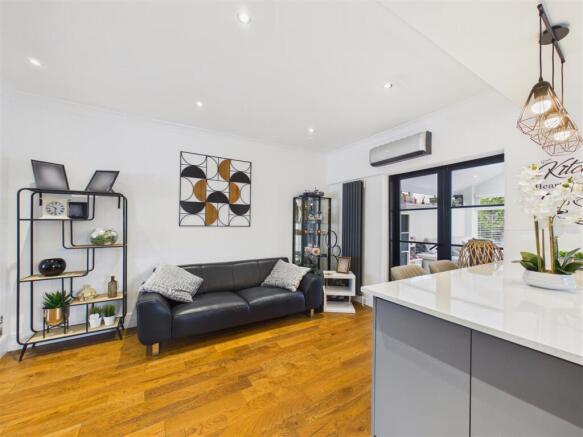 3 bed Semi-Detached for sale Image 8