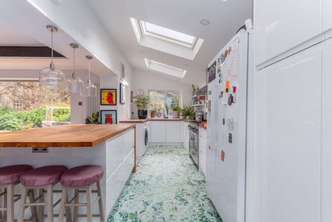 5 bed Semi-Detached for sale Image 10