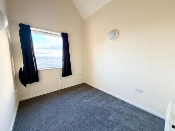 2 bed Flat for sale Image 6