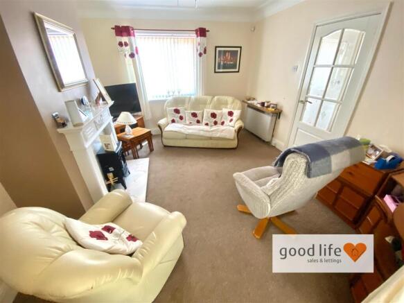 20260812_144355789_iOS25 AYSGARTH AVENUE.jpg