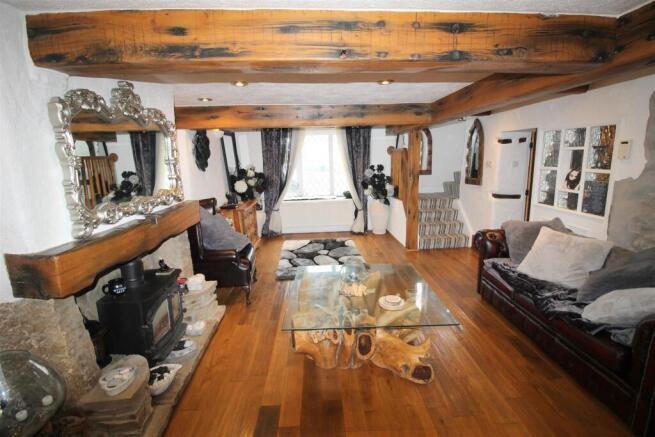 Leach Lodge Farm lounge 2.JPG