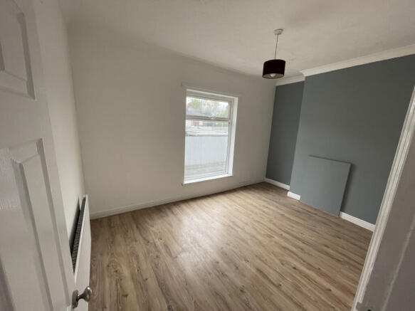 2 bed Terraced to rent Image 11