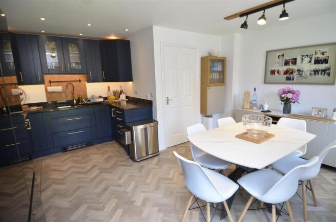 KITCHEN/ DINER