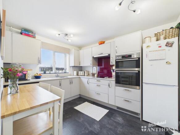 CAM02773G0-PR0405-STILL013