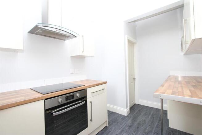 2 bed Terraced to rent Image 5