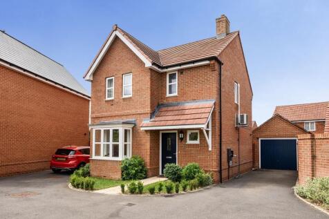 Claypipe Close, Amesbury, SP4