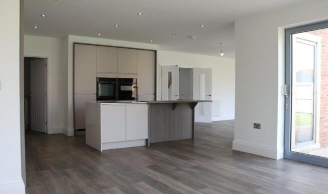 4 bed Detached for sale Image 5