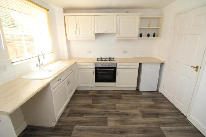 3 bed Semi-Detached to rent Image 6