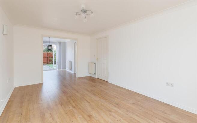 Sitting/ Dining Area