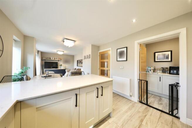 4 bed Detached for sale Image 11