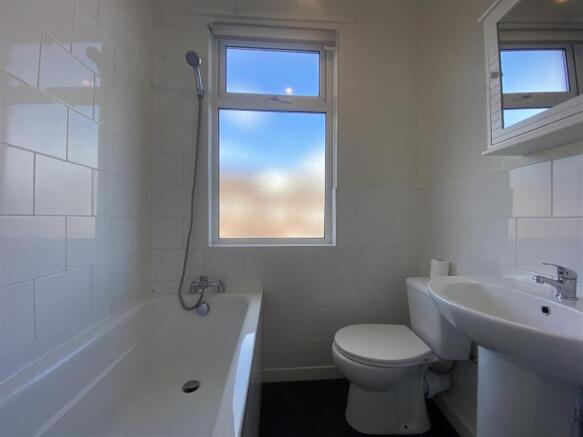 3 bed Terraced to rent Image 6