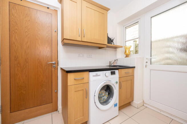 4 bed Detached for sale Image 11