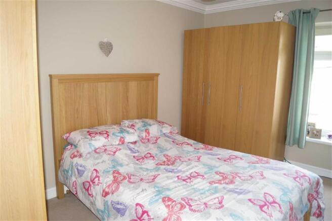 BEDROOM 1 (FRONT)