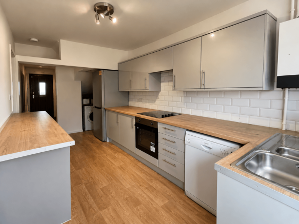 4 Bedroom semi-detached house - HMO
