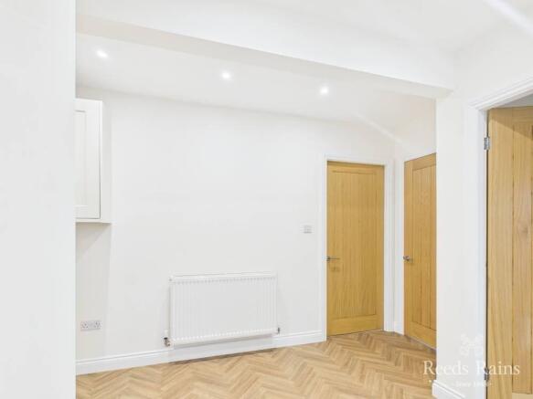 4 bed Bungalow for sale Image 10