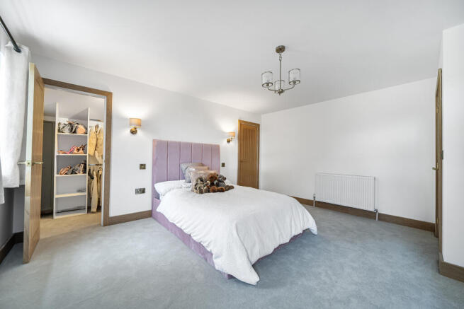 5 bed Detached for sale Image 11