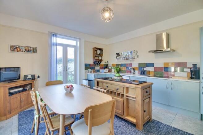 Dining/kitchen ar...