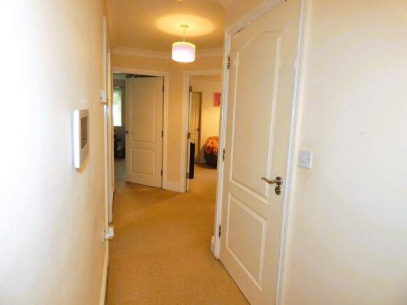 2 bed Apartment to rent Image 5